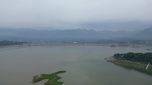 湖北长江三峡风光航拍视频的预览图
