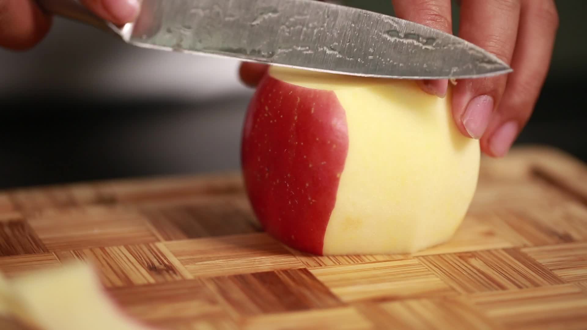 镜头合集西餐厨师刀小苹果切苹果视频的预览图