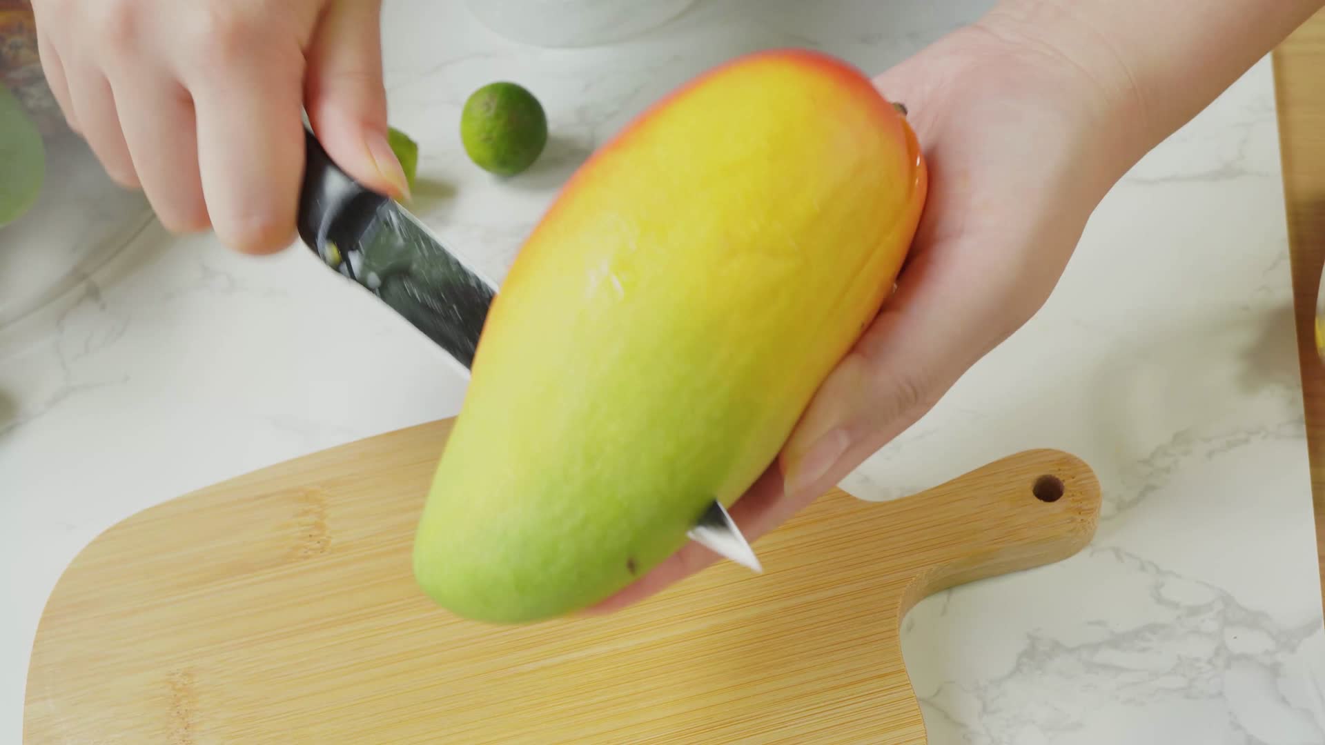 削菠萝切菠萝视频的预览图