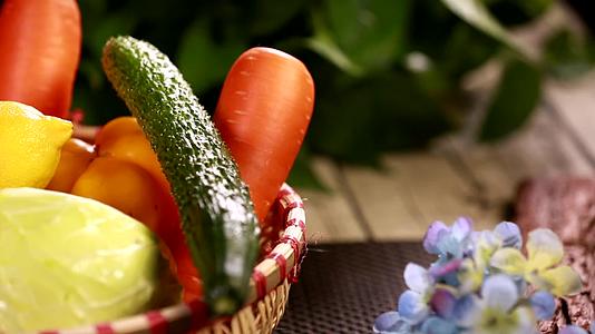 镜头合集一篮健康蔬菜水果维生素视频的预览图