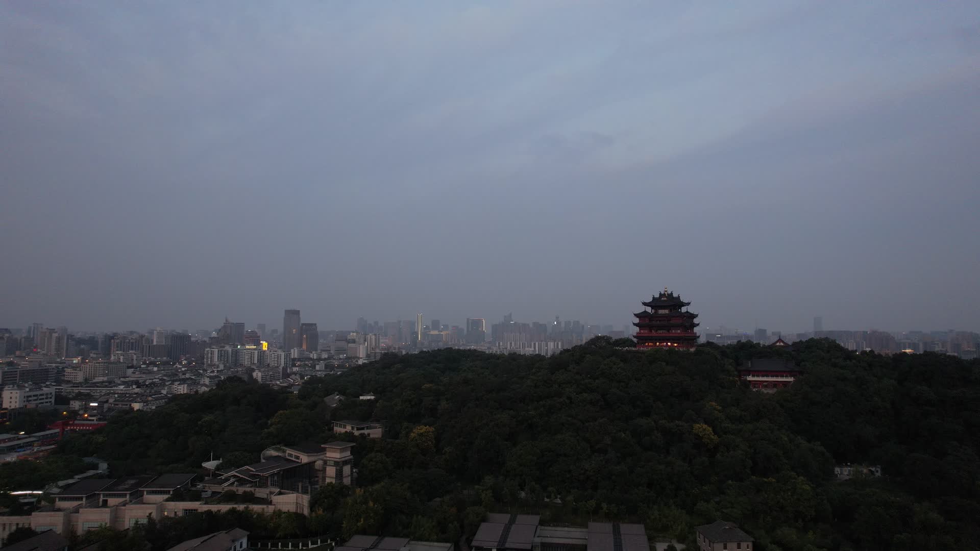 杭州吴山景区城隍阁航拍视频的预览图