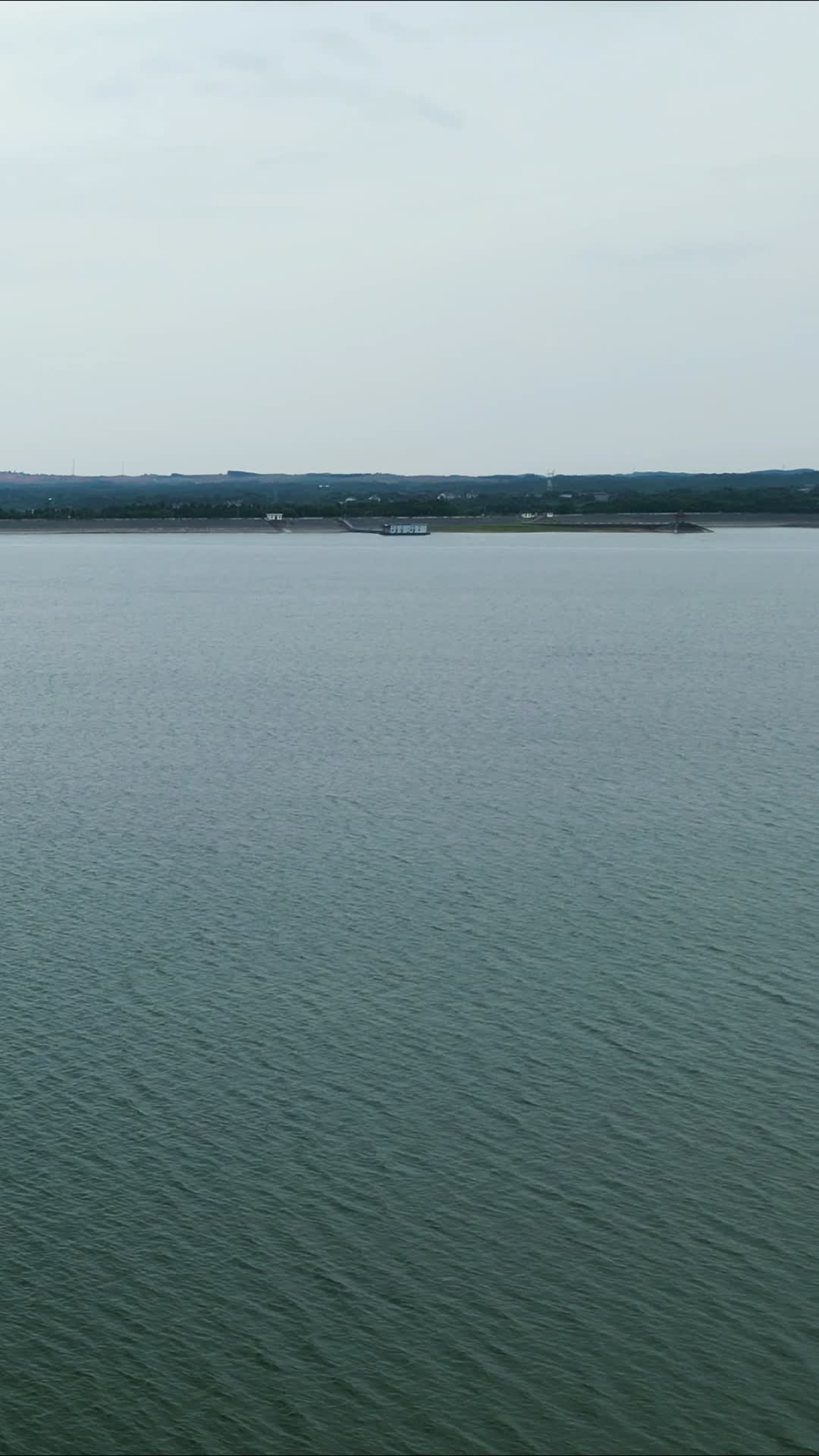 湖南常德清水湖风景区竖屏航拍视频的预览图