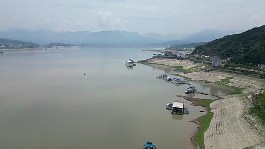航拍长江三峡风光雄伟山川河流视频的预览图