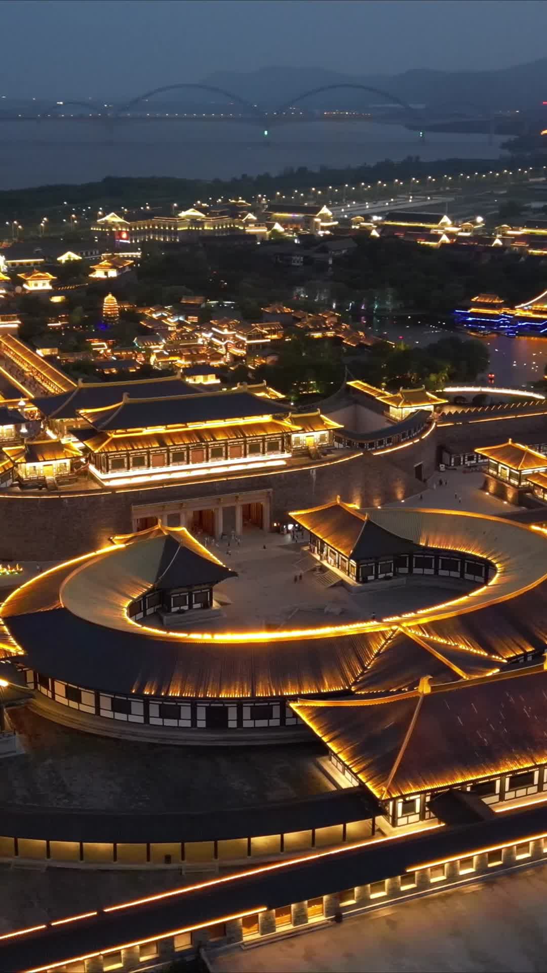 航拍湖北襄阳中国唐城影视基地4A景区夜景视频的预览图