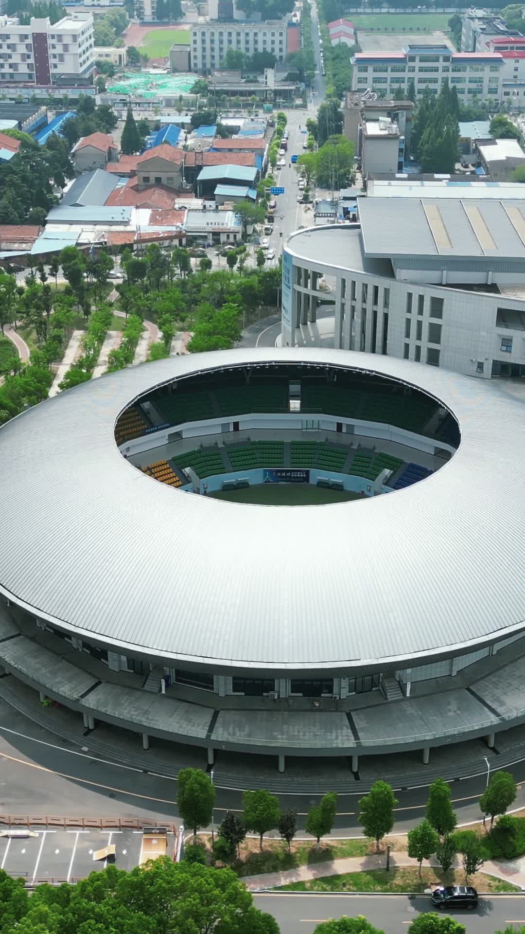 航拍湖北襄阳市体育馆视频的预览图