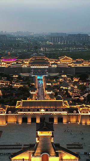 航拍湖北襄阳中国唐城影视基地4A景区夜景视频的预览图