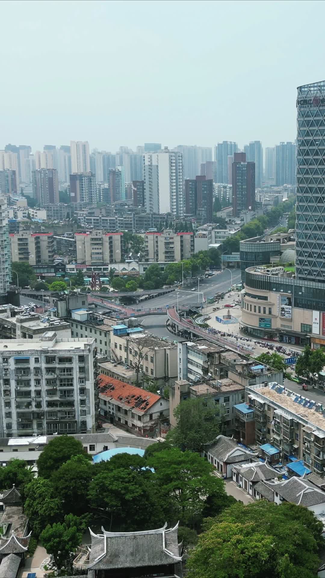 航拍湖北襄阳城市地标建筑高楼视频的预览图