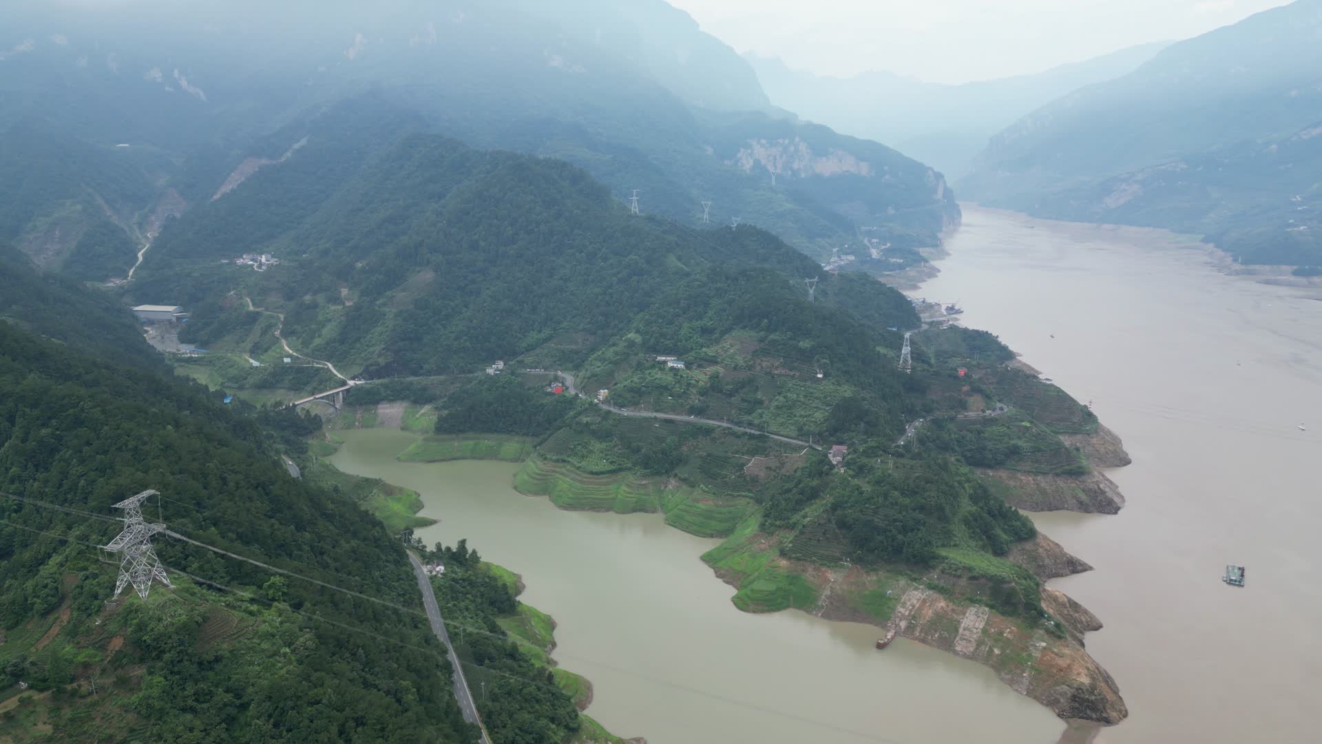 雄伟壮观长江三峡风光航拍视频的预览图
