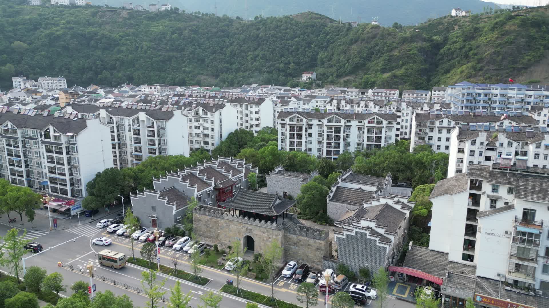 湖北襄阳兴山城市风光航拍视频的预览图