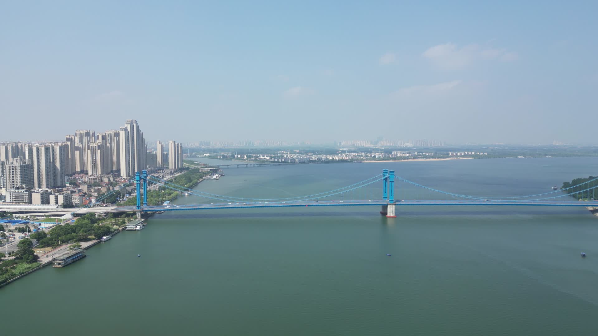航拍湖北襄阳凤雏大桥4K高清视频视频的预览图