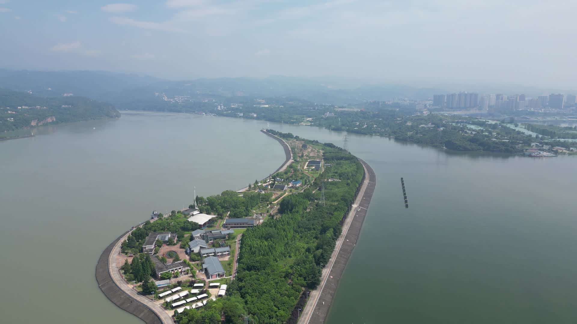 湖北宜昌长江风光葛洲坝航拍视频的预览图