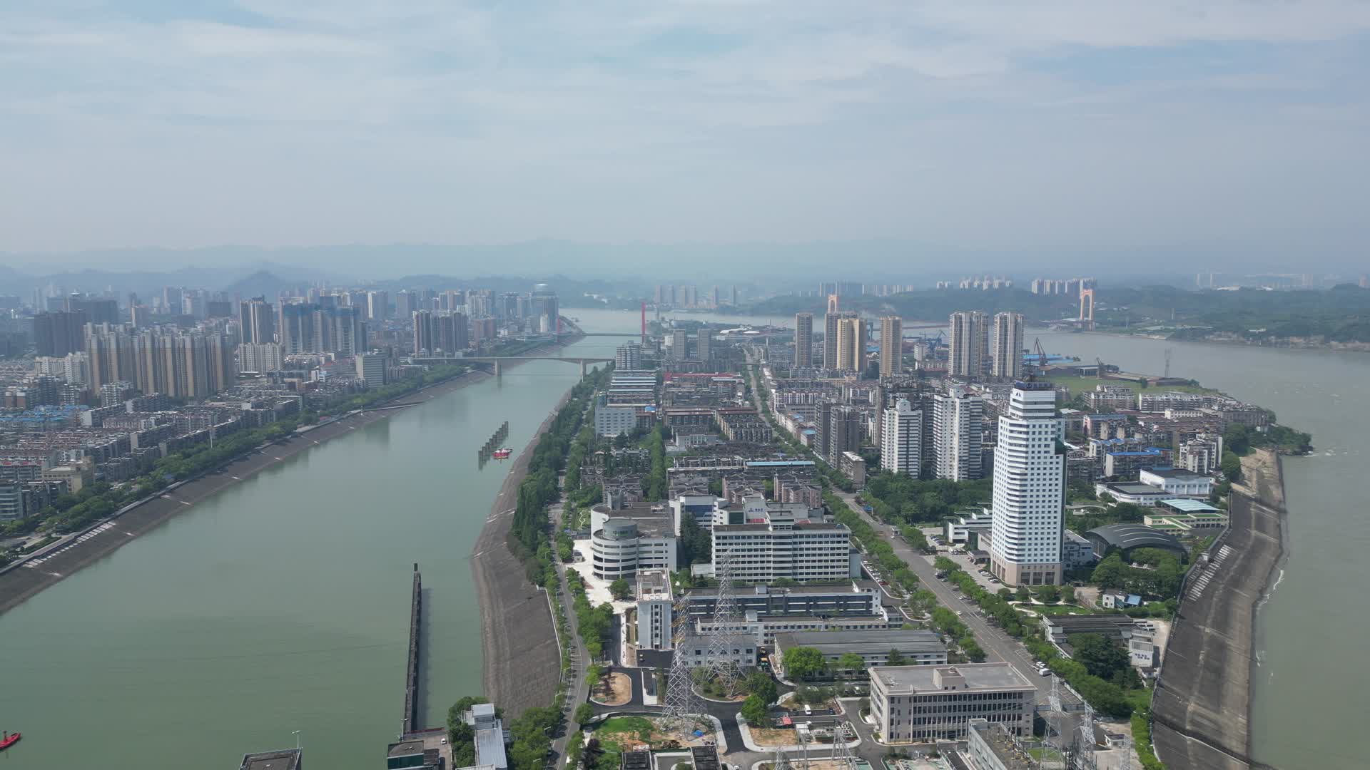 湖北宜昌长江风光葛洲坝航拍视频的预览图