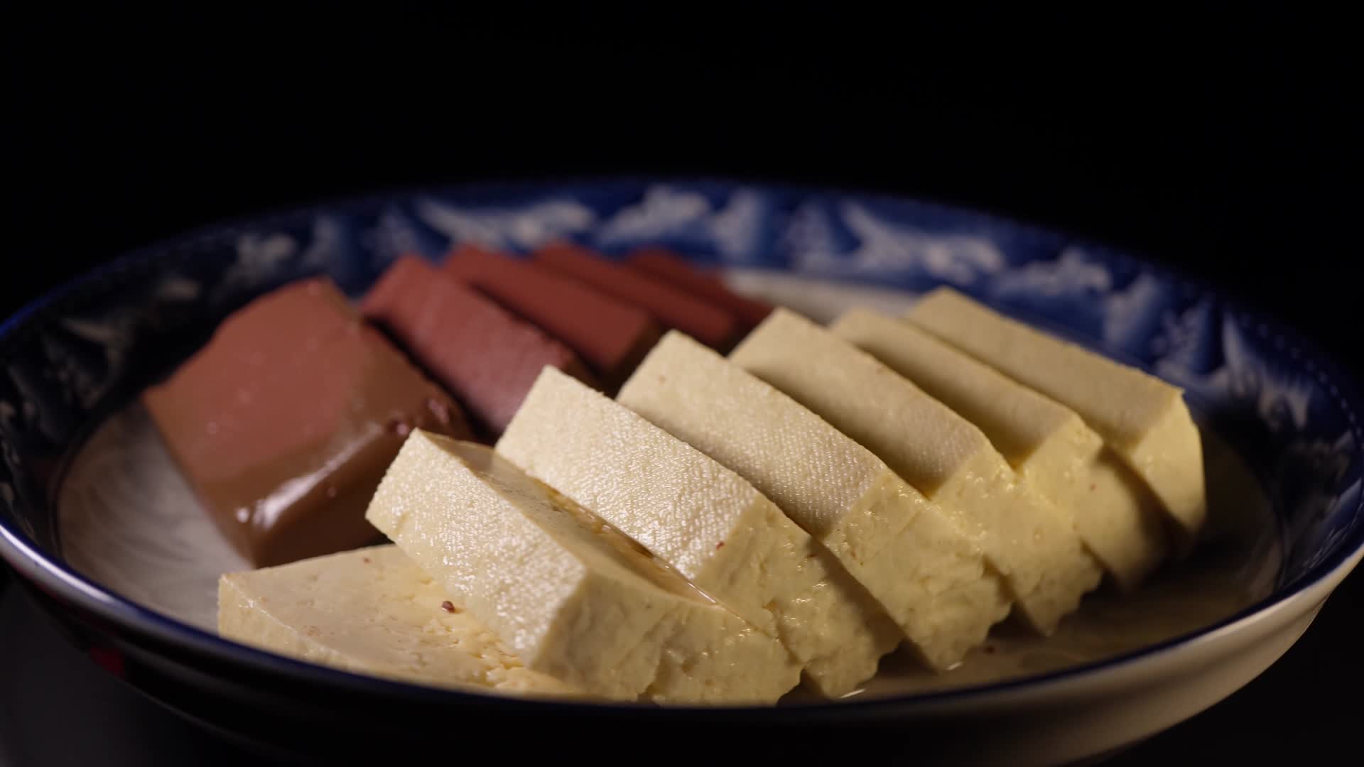 火锅豆腐血豆腐白豆腐视频的预览图