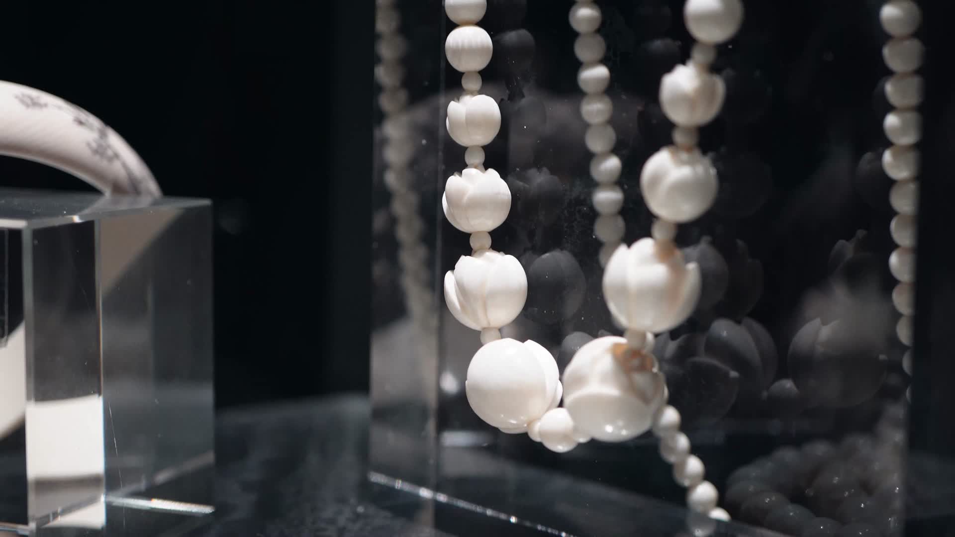 白珍珠项链黑珍珠首饰视频的预览图