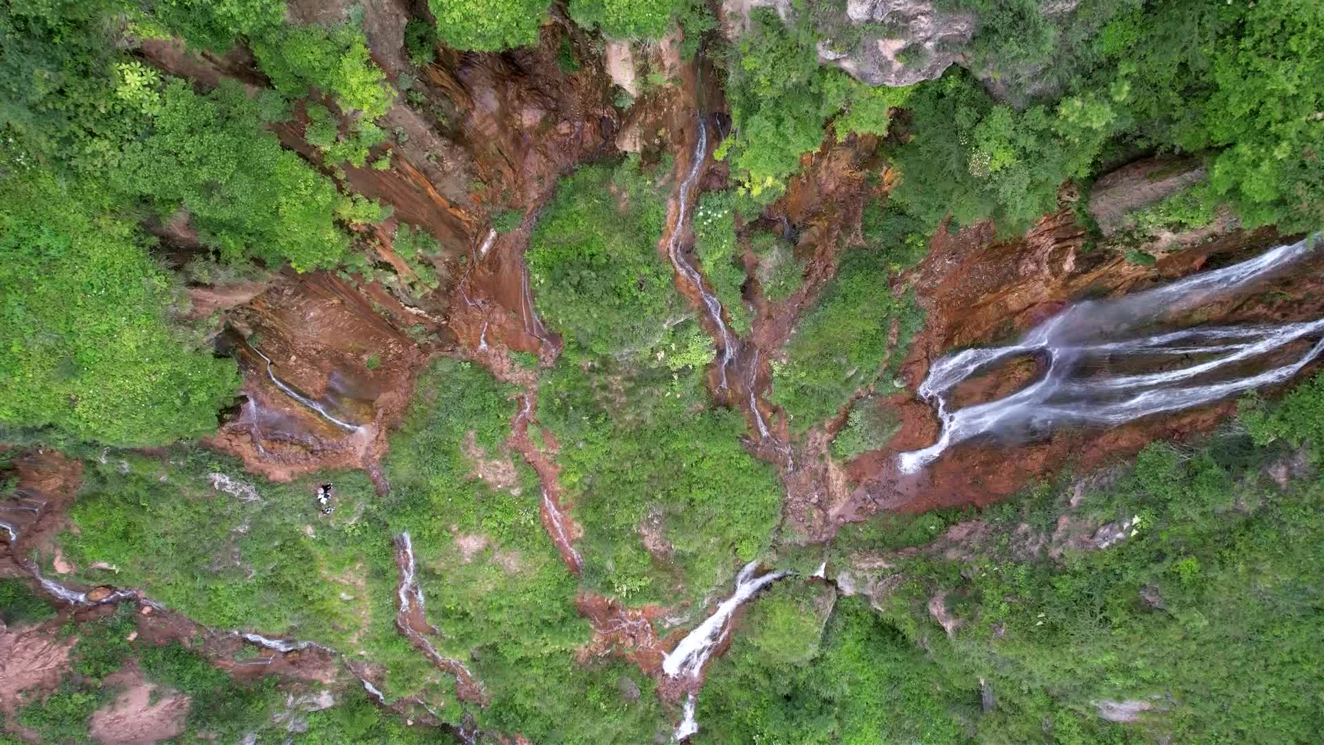 陇南最美大瀑布马营庞磨99眼大瀑布视频的预览图