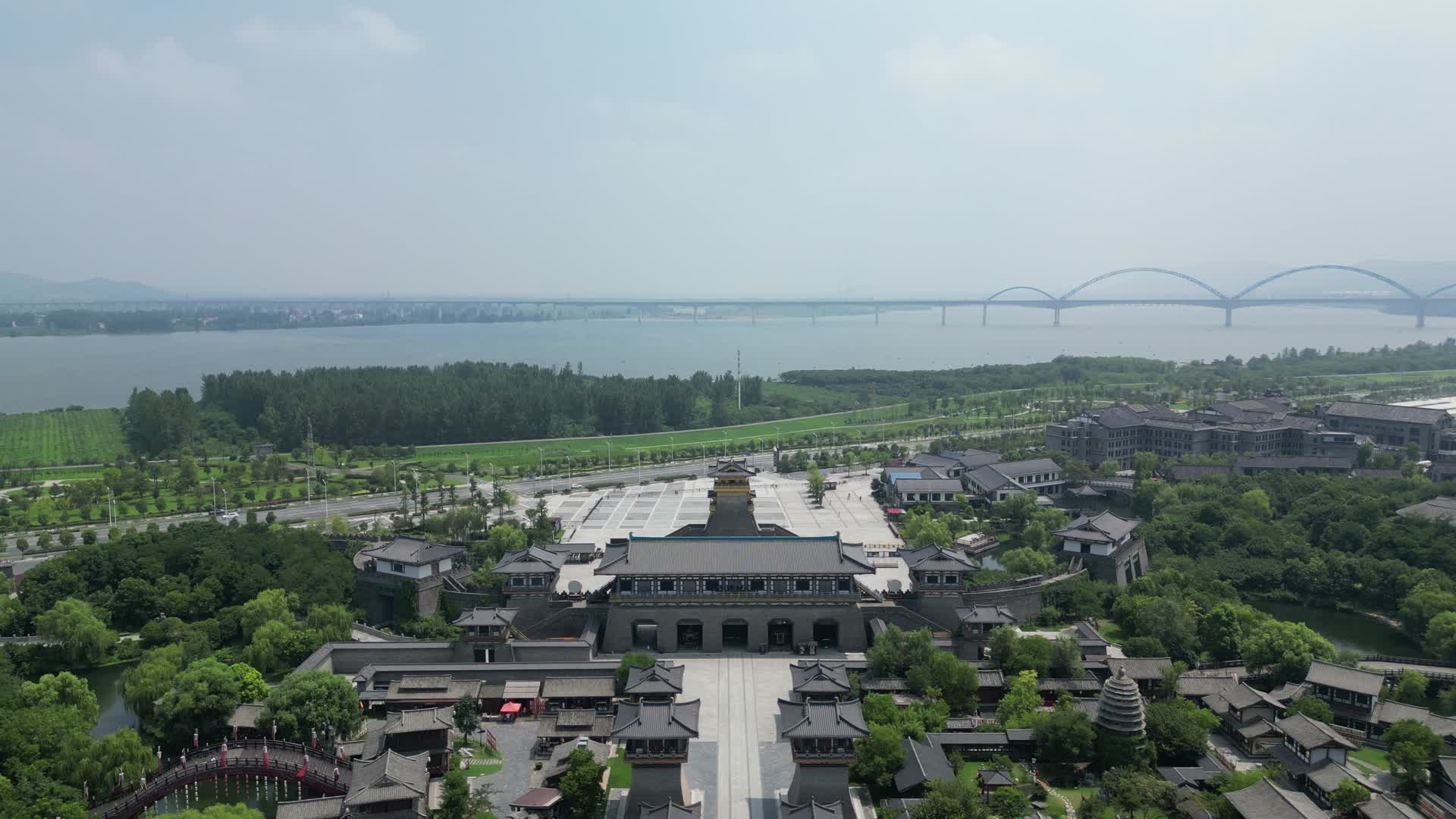 航拍湖北襄阳中国唐城影视基地视频的预览图