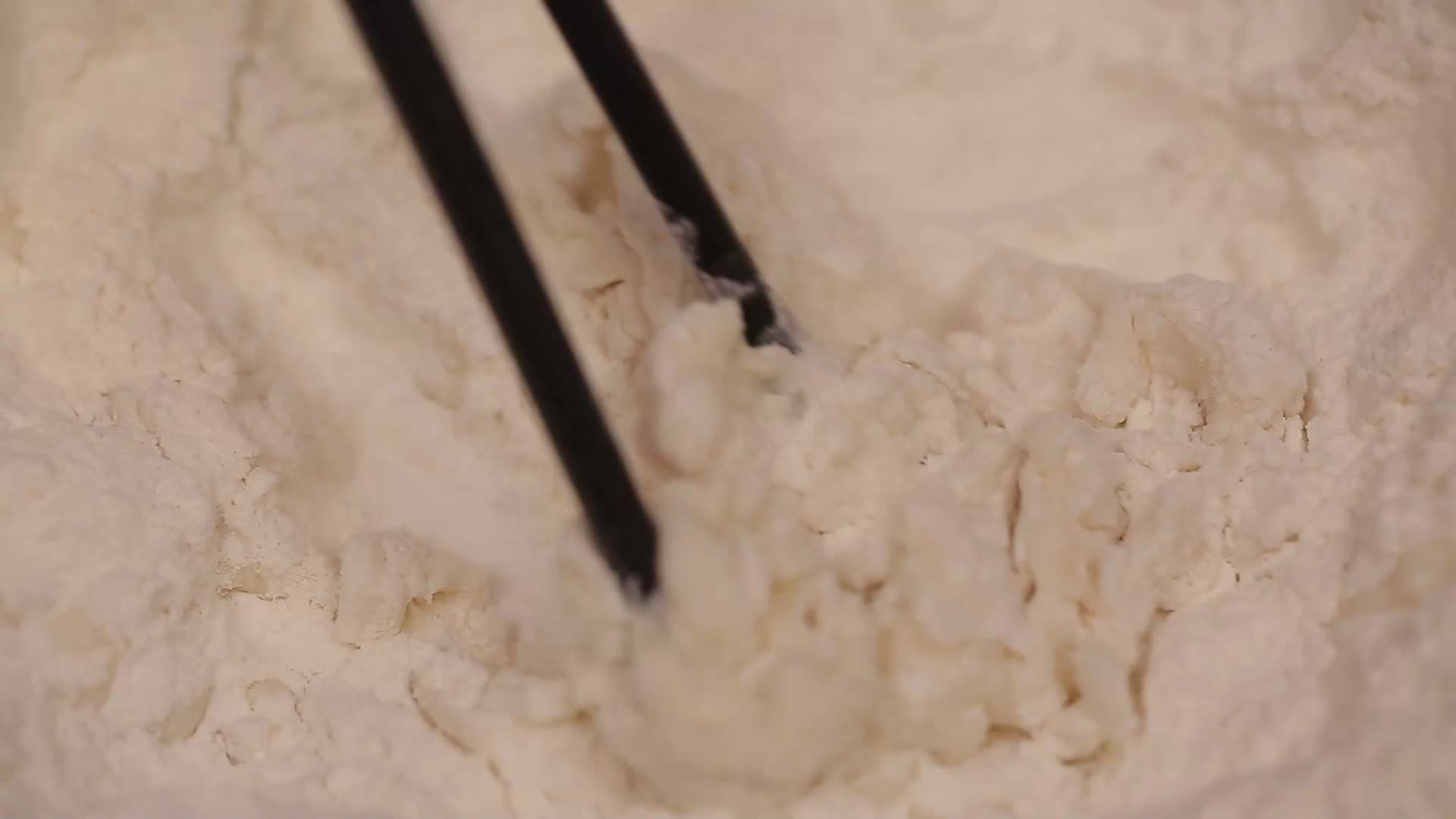 镜头合集面粉制作疙瘩汤面疙瘩视频的预览图