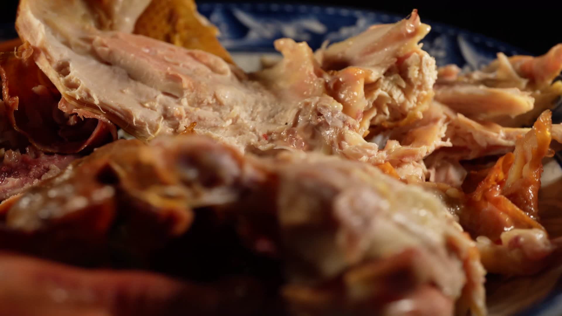 熟食烧鸡鸡肉卤鸡肉视频的预览图