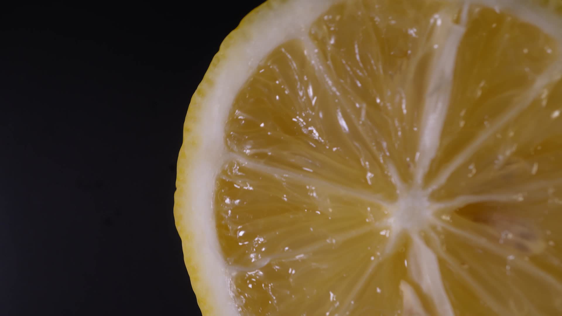 切开的鲜柠檬视频的预览图