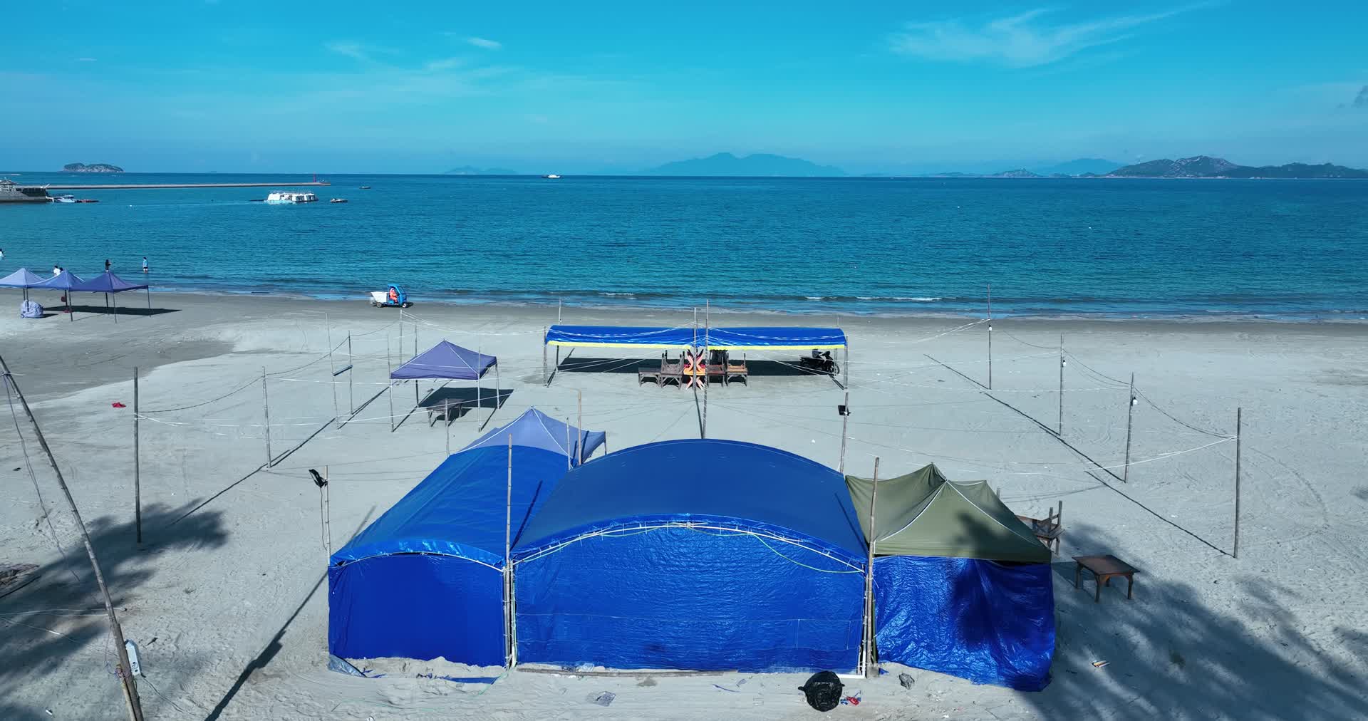 海边摊位无人旅游惨淡视频的预览图