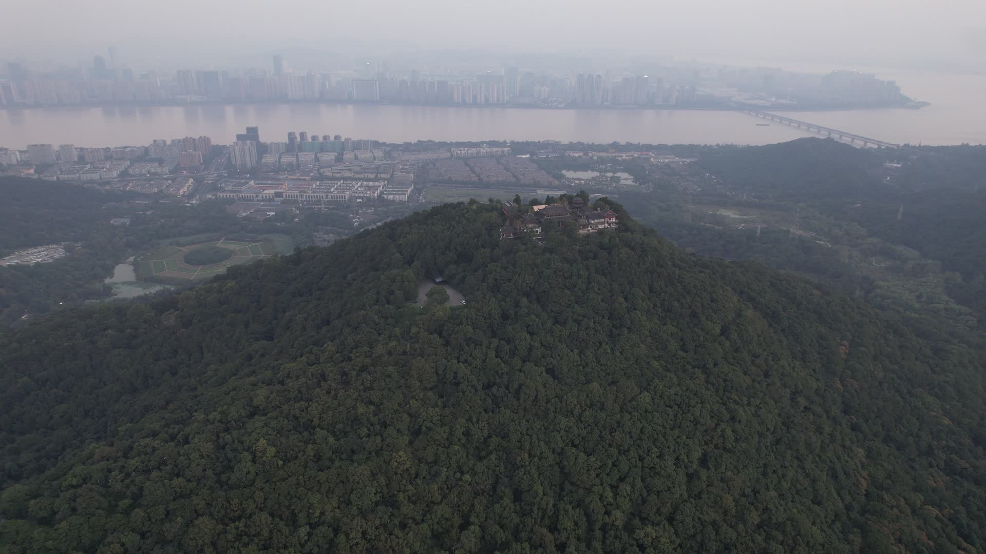 杭州玉皇山景区福星观航拍视频的预览图