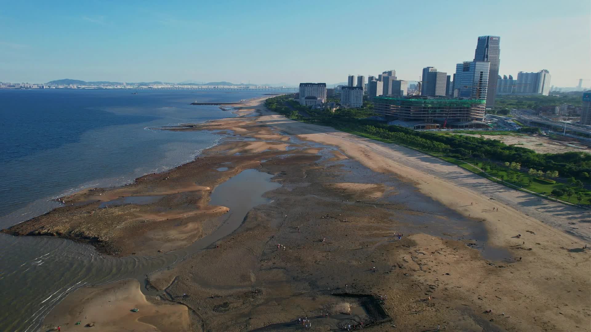 厦门航拍同安环东海域景观视频的预览图