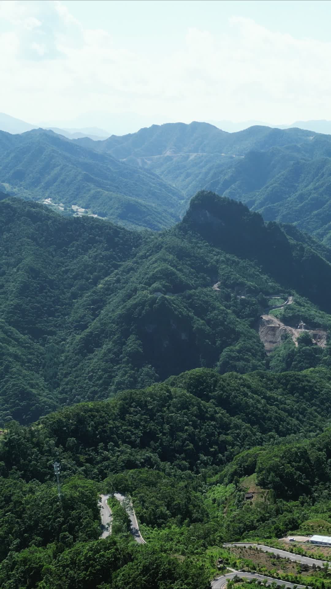 祖国高山峻岭绿色植物森林航拍视频的预览图