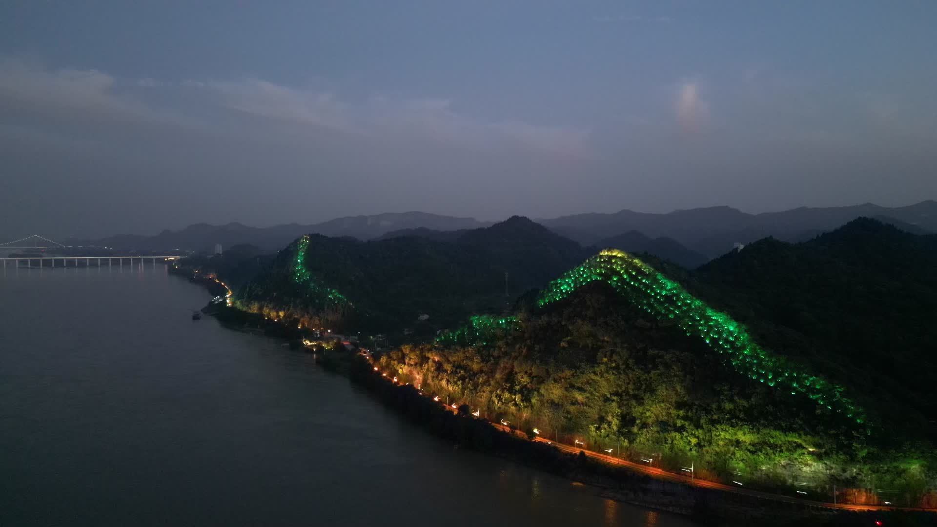 湖北宜昌城市夜景航拍视频的预览图