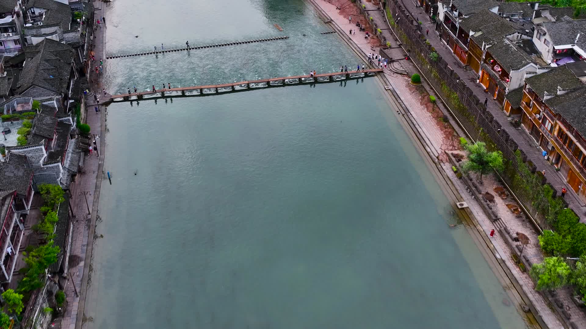 4K航拍湘西凤凰古城视频的预览图