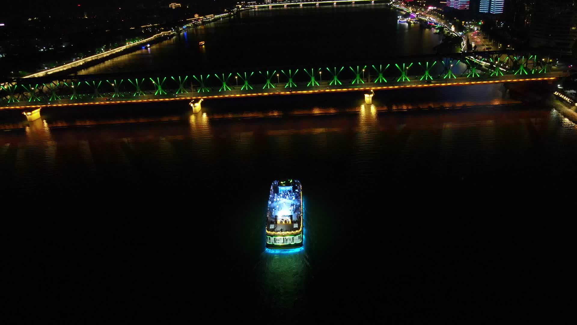 航拍湖北襄阳汉江夜景视频的预览图