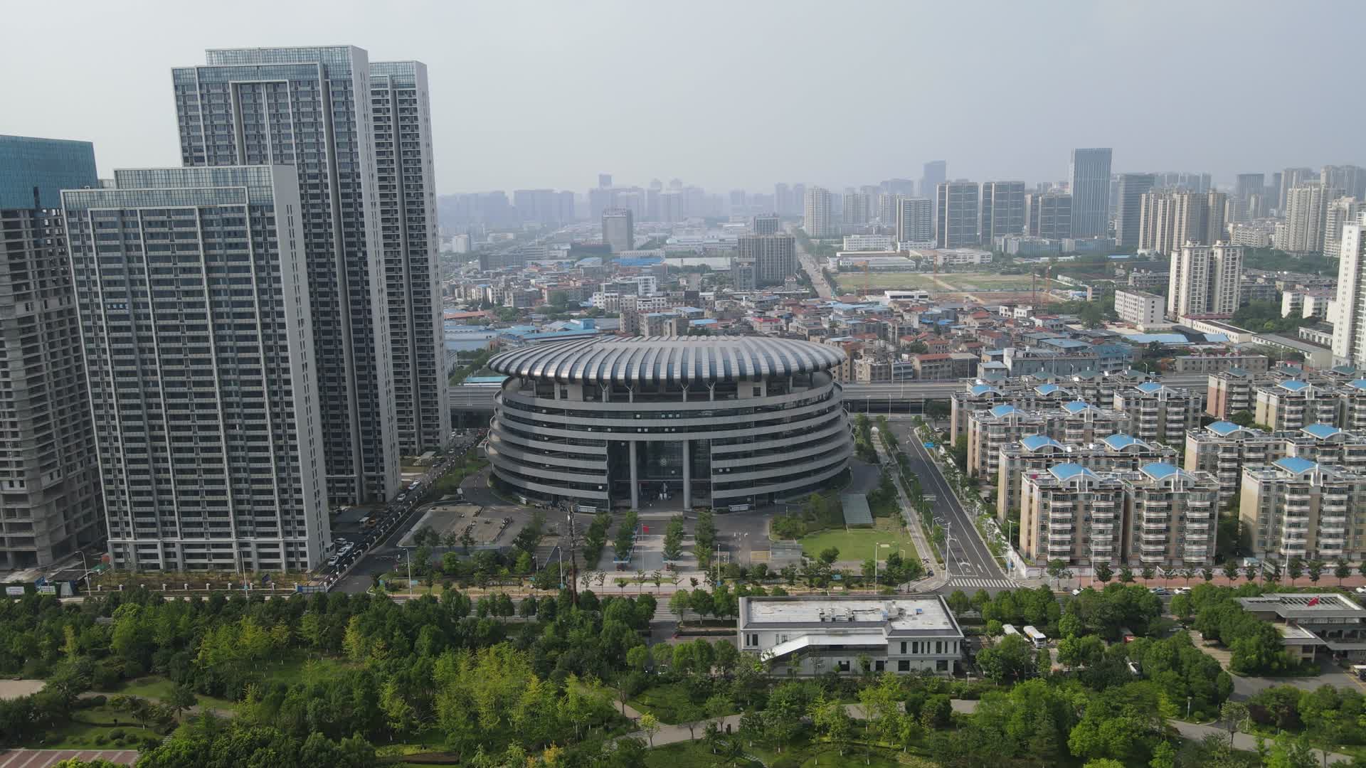 航拍湖北襄阳市市民服务中心视频的预览图