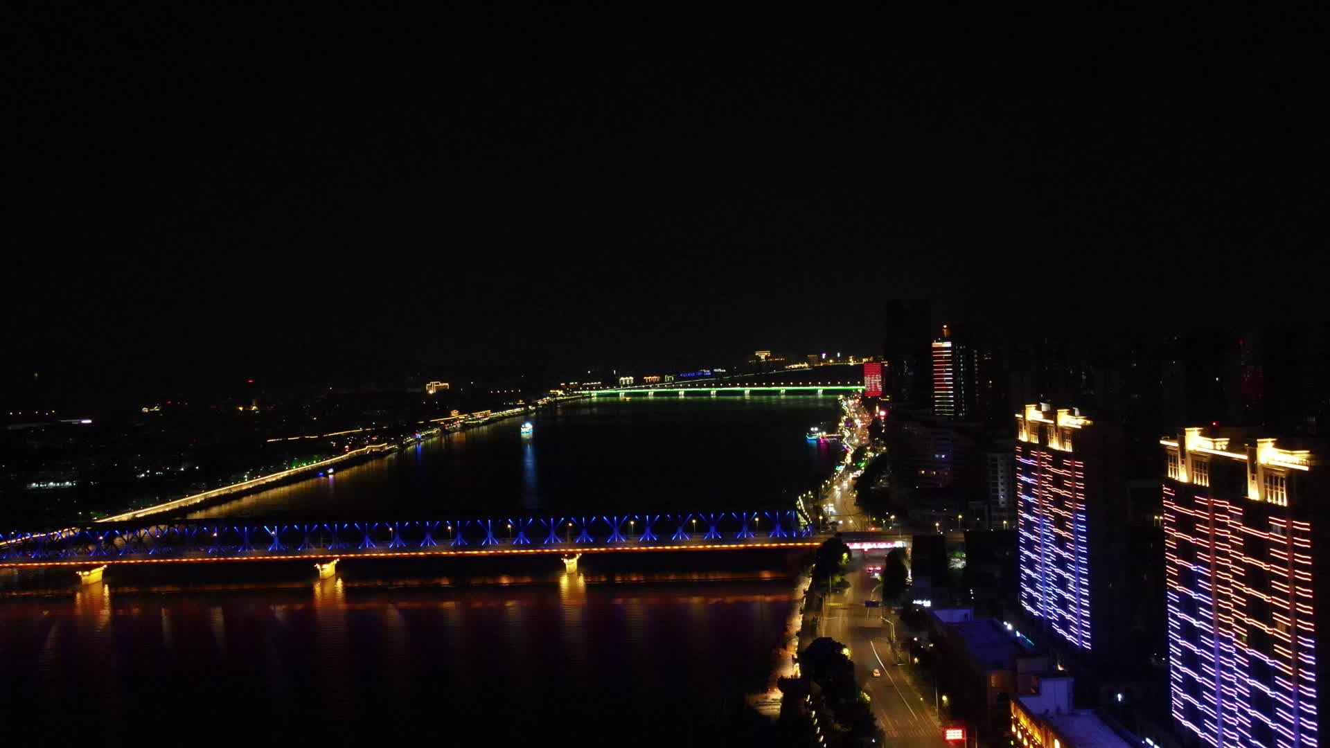 航拍湖北襄阳汉江大桥夜景视频的预览图