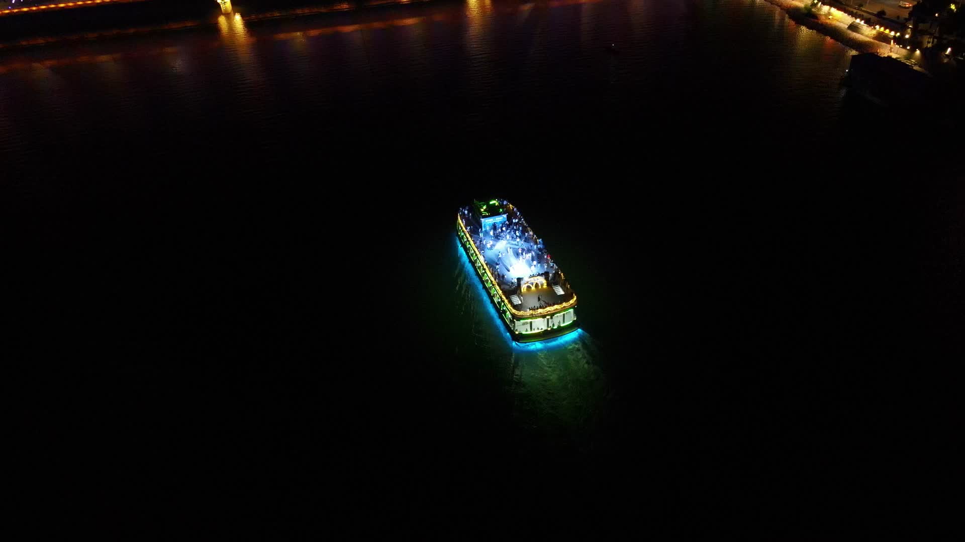 航拍湖北襄阳汉江夜景视频的预览图
