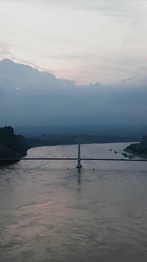航拍湖北武汉长江夷陵大桥视频的预览图