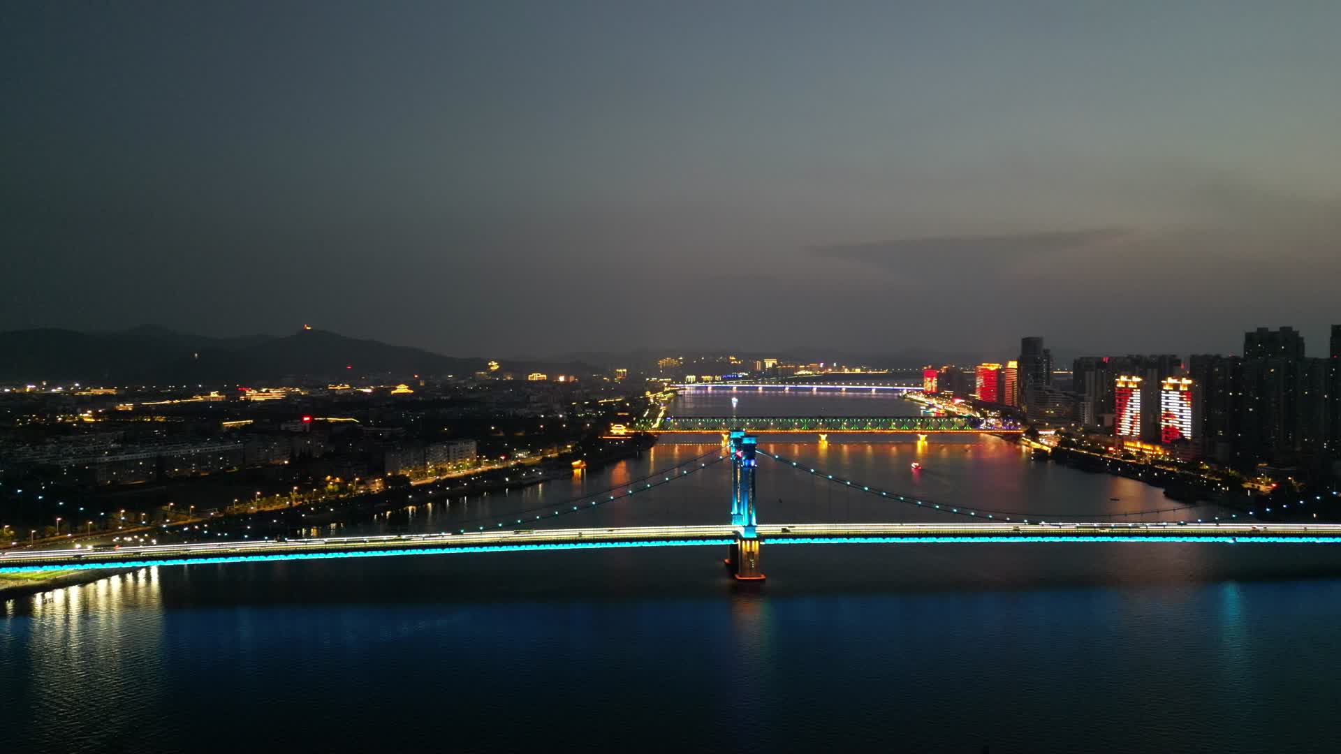 湖北襄阳凤雏大桥夜景航拍视频的预览图