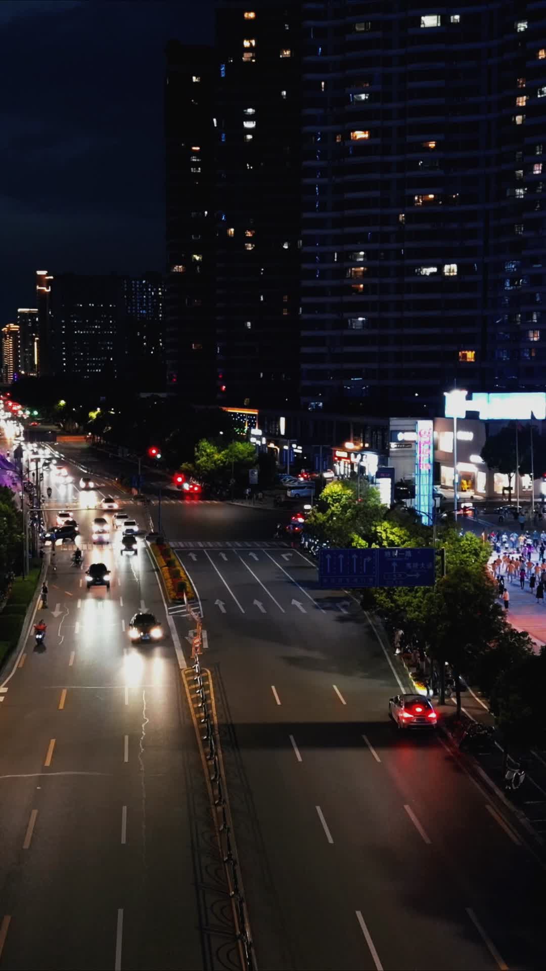 航拍湖北宜昌沿江大道夜景视频的预览图