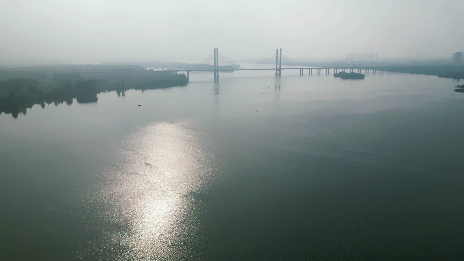 航拍湖北襄汉江阳卧龙大桥视频的预览图