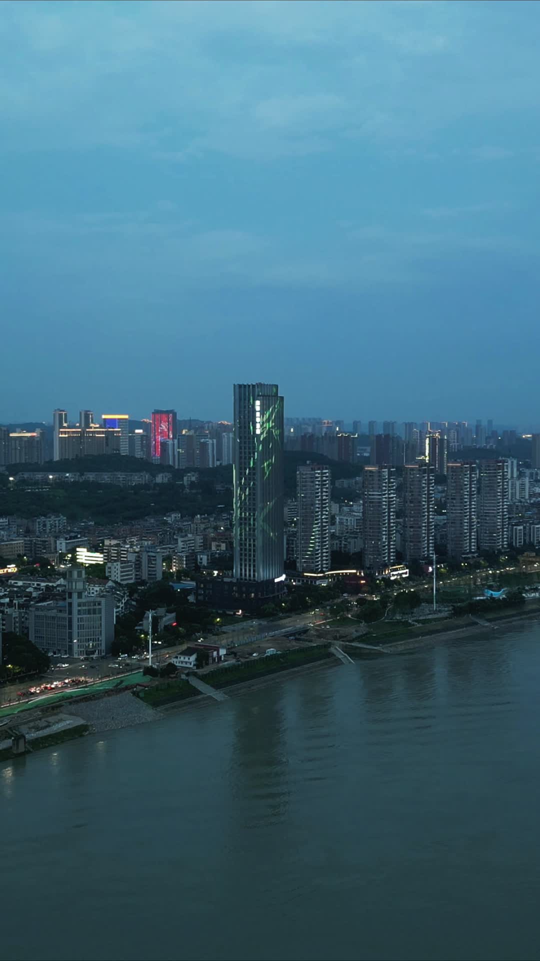 航拍湖北宜昌城市夜景视频的预览图