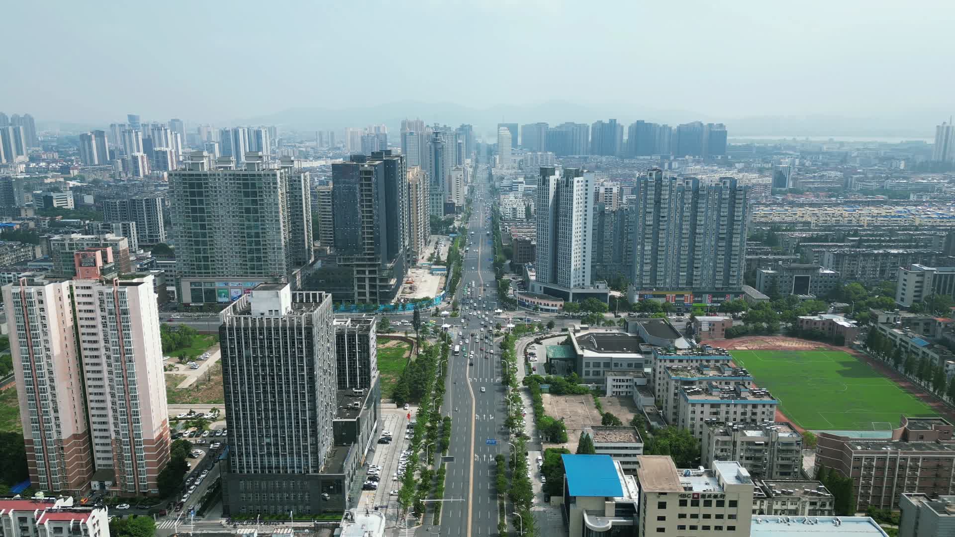 航拍湖北襄阳城市建设高楼视频的预览图