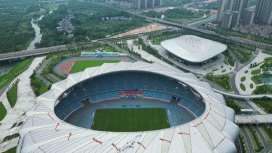航拍湖北宜昌奥体中心体育场视频的预览图