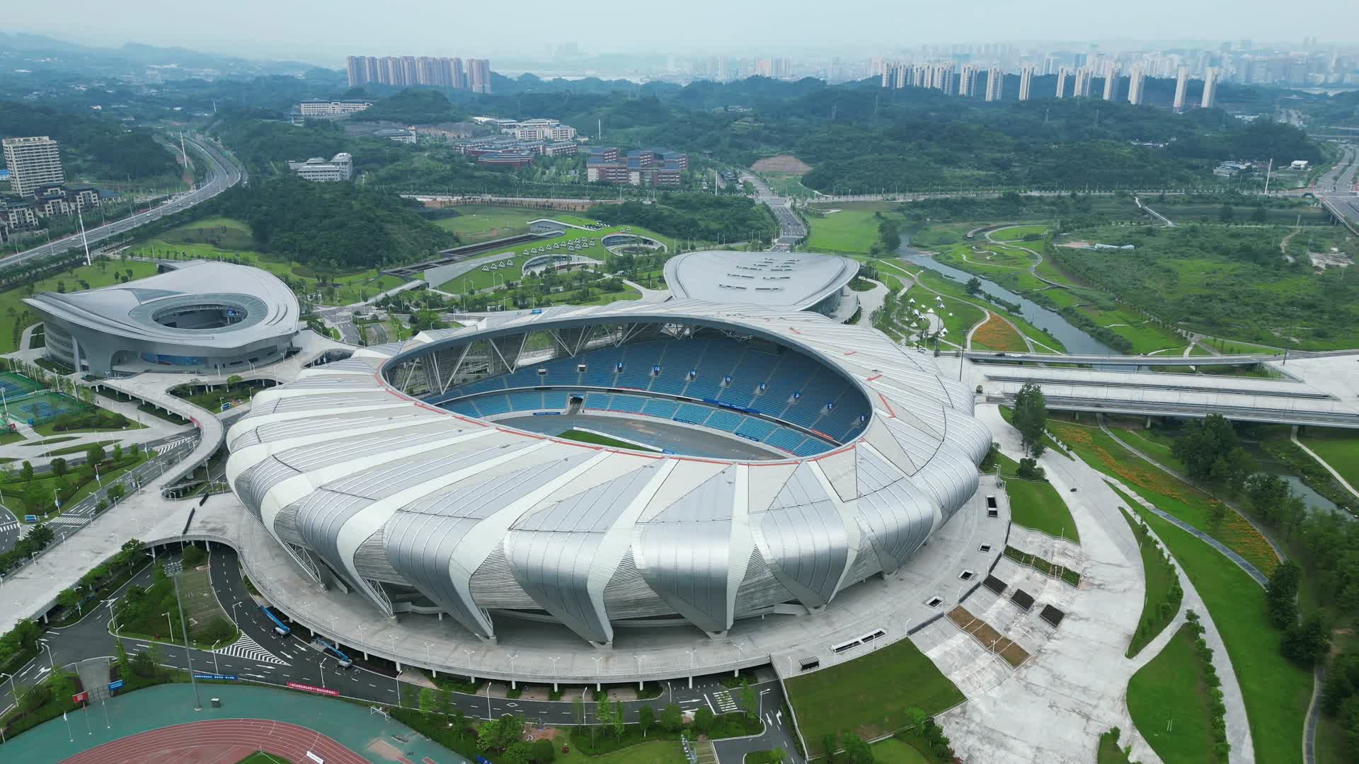 航拍湖北宜昌奥体中心体育场视频的预览图