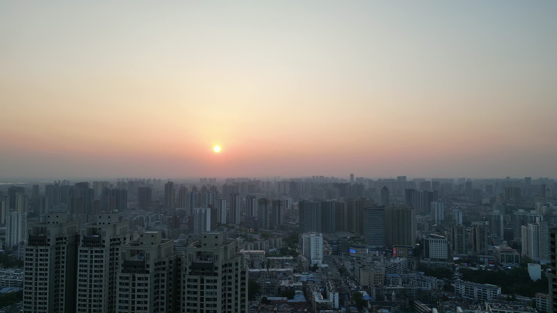 湖北襄阳城市日落晚霞夕阳航拍视频的预览图