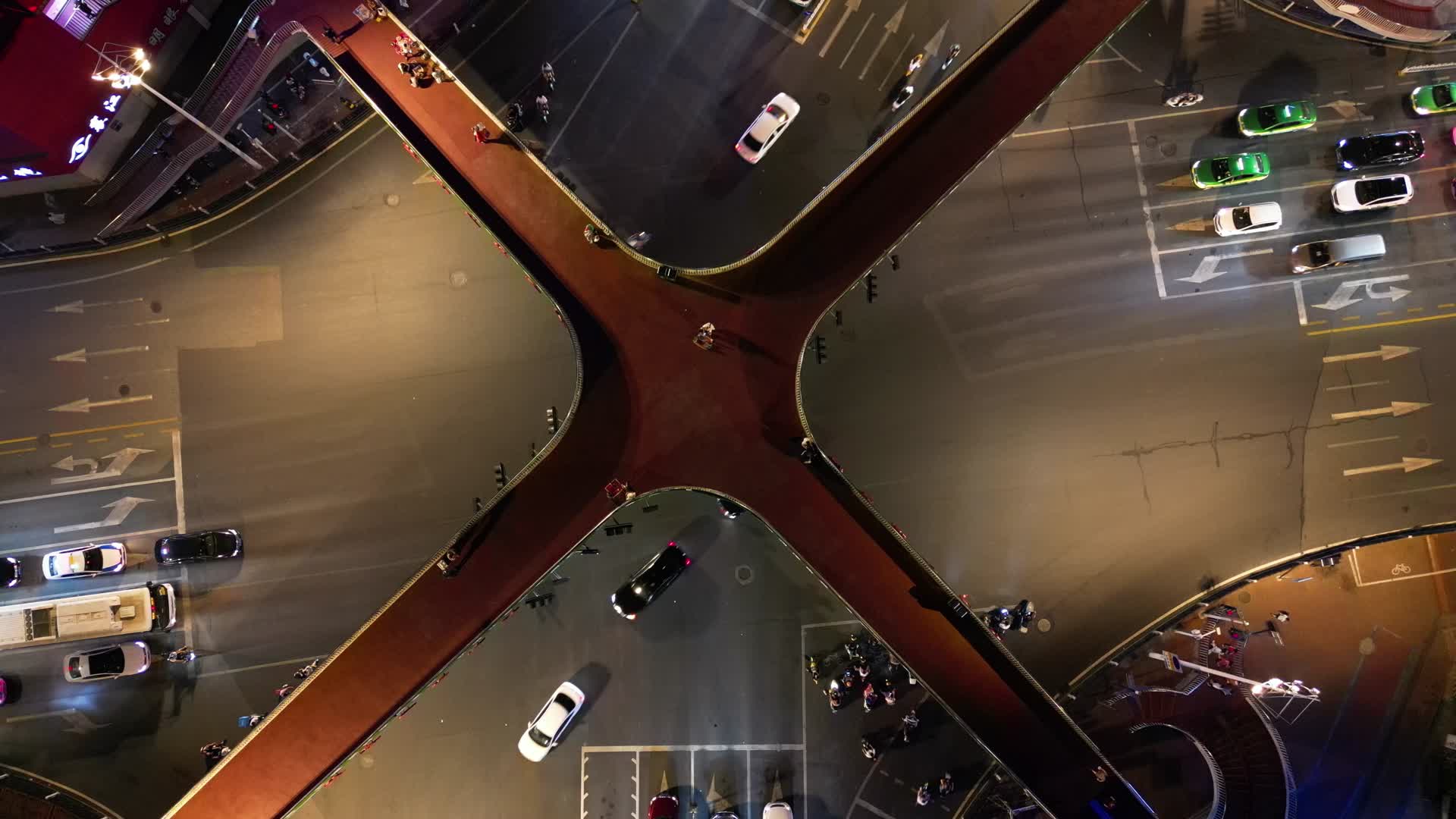 湖北襄阳城市夜景交通航拍视频的预览图
