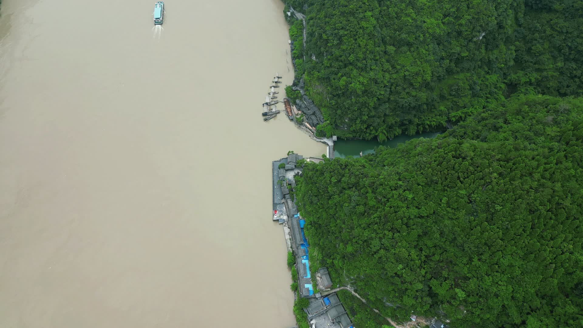 航拍湖北宜昌三峡人家5A景区视频的预览图