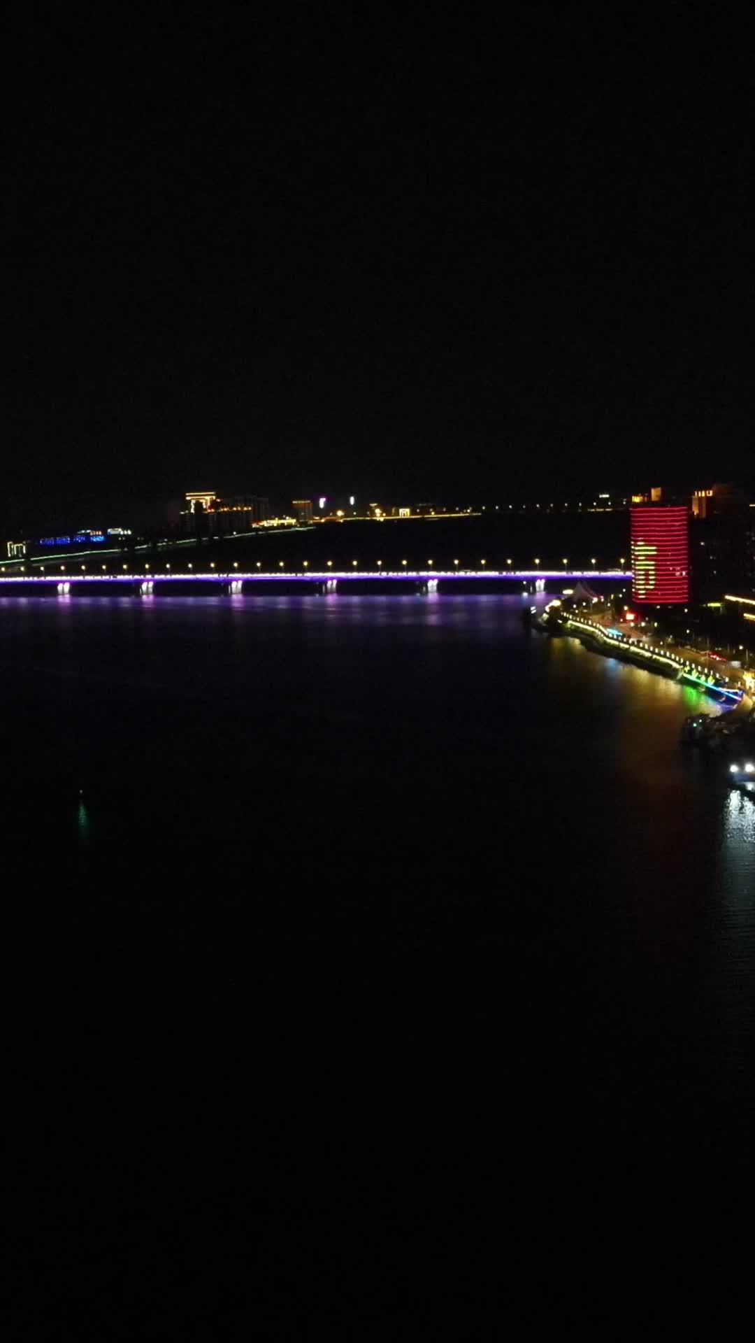 航拍湖北襄阳汉江大桥夜景视频的预览图