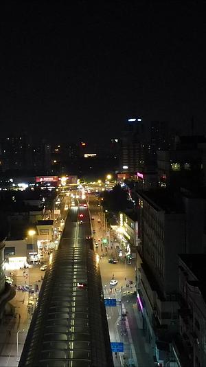 航拍湖北襄阳长征路交通夜景视频的预览图