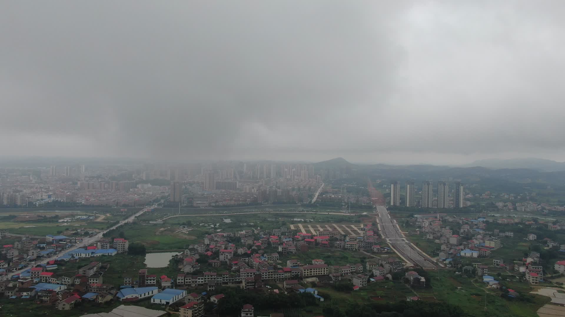 航拍城市暴雨来临雨季视频的预览图