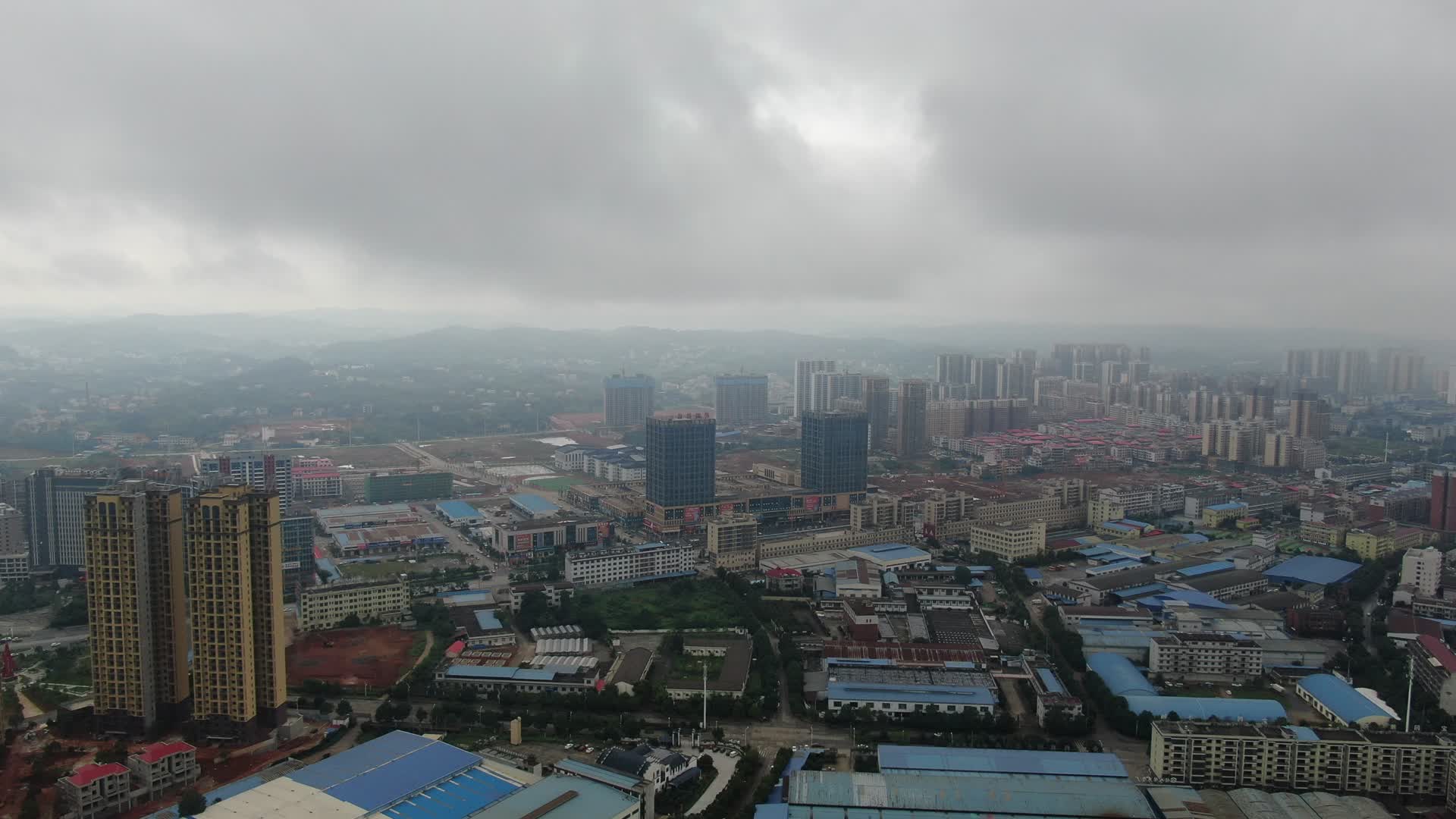 航拍城市暴雨来临雨季视频的预览图