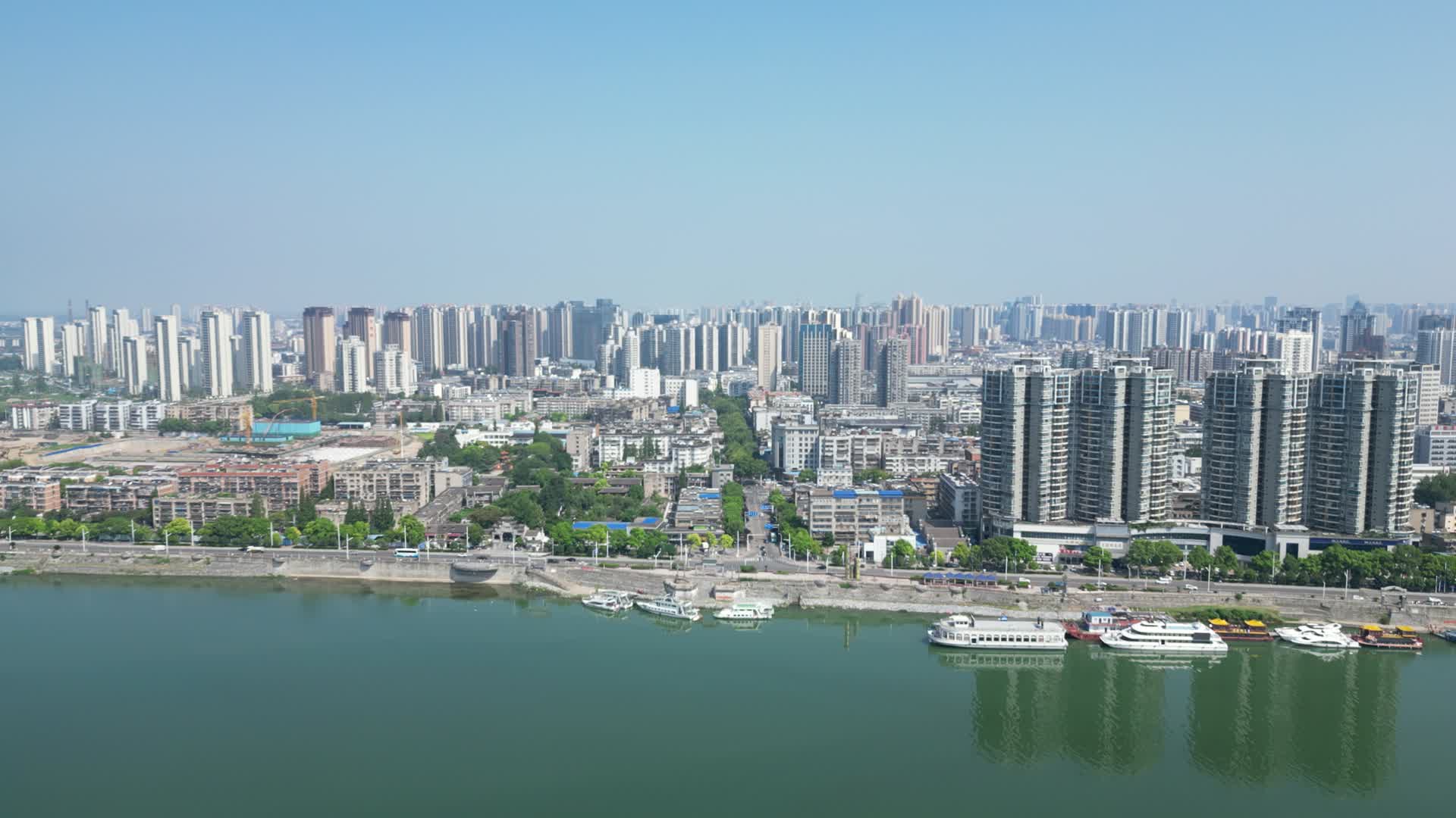 航拍湖北襄阳城市建设高楼建筑视频的预览图
