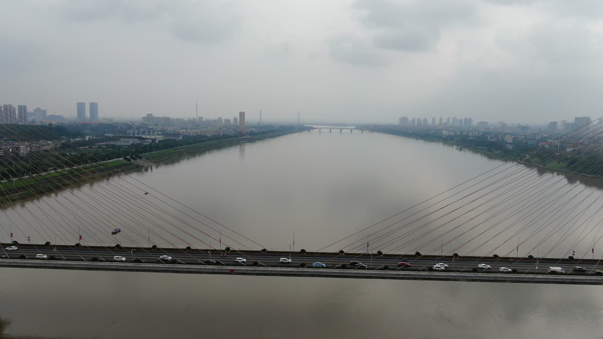 湖南湘潭湘湘江大桥航拍视频的预览图
